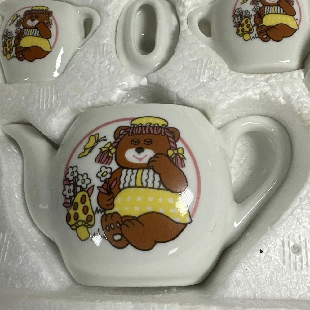 Vintage 1970's Childs Porcelain Jaymar Teddy Bear Tea Set 12 pc.